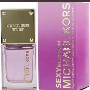 Michael Kors Sexy Blossom Purfume!

BNWT

30ml